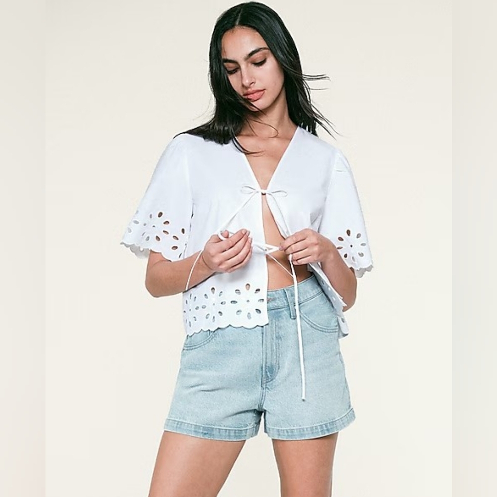 Express Highrise High Waisted Light Wash Mom Jean Shorts Size 16 NWT
